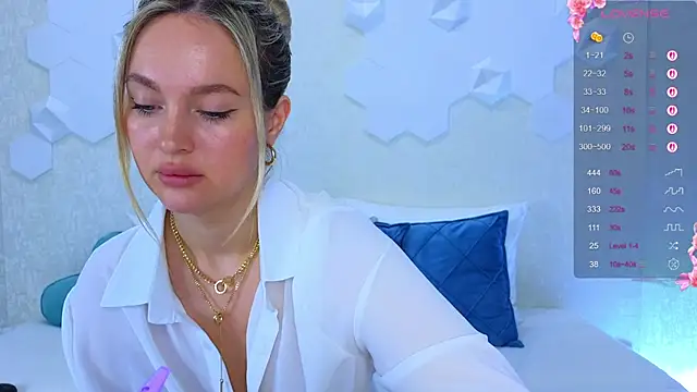 Lynna Sparks online show from October 2025 02:43:02 AM