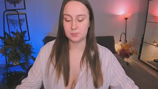 Lattea online show from November 2025 10:52:02 PM