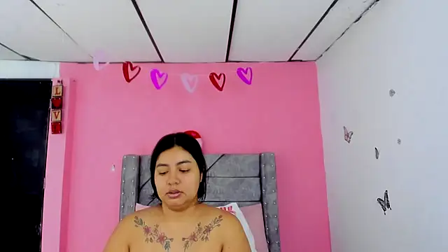 LaylaHolmes online show from April 2026 11:35:01 AM