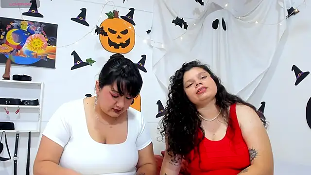 Snapshot of Karol_IsabelCouple chatting on October 2025 09:04:01 PM Karol IsabelCouple online show from October 2025 09:04:01 PM