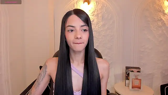 HannahJamesX online show from November 2025 05:04:01 PM