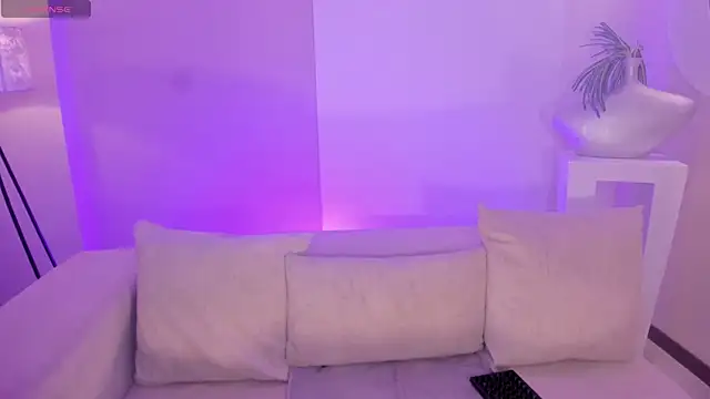 Snapshot of HannahJamesX chatting on July 2026 01:10:02 PM HannahJamesX online show from July 2026 01:10:02 PM