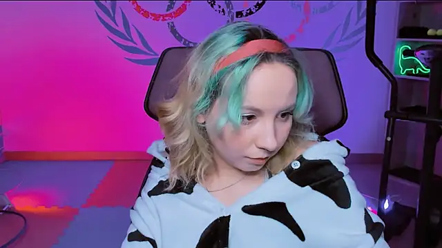 Snapshot of JasmineMilko chatting on January 2025 08:06:01 AM JasmineMilko online show from January 2025 08:06:01 AM