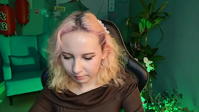 Snapshot of JasmineMilko chatting on February 2025 08:17:01 AM JasmineMilko online show from February 2025 08:17:01 AM