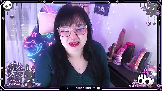 Snapshot of LiloMoon69 chatting on July 2026 07:37:02 AM LiloMoon69 online show from July 2026 07:37:02 AM