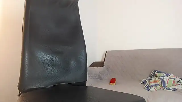 hotbuch11 online show from December 2024 10:11:01 PM