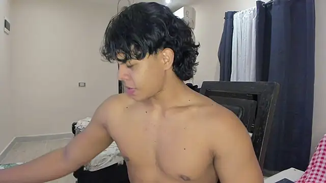 Snapshot of johan_beley_ chatting on February 2025 08:53:01 PM johan beley online show from February 2025 08:53:01 PM
