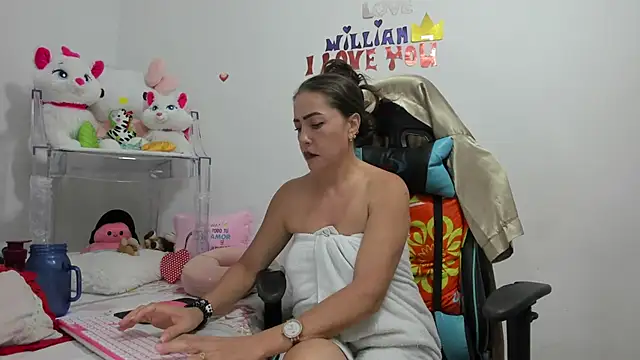 GatitaSexy Hotwet4u online show from December 2024 11:18:02 PM