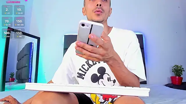 Snapshot of steven_hott8 chatting on February 2025 04:32:01 PM steven hott8 online show from February 2025 04:32:01 PM