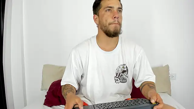 Snapshot of Beard_xox chatting on December 2024 09:34:01 PM Beard xox online show from December 2024 09:34:01 PM