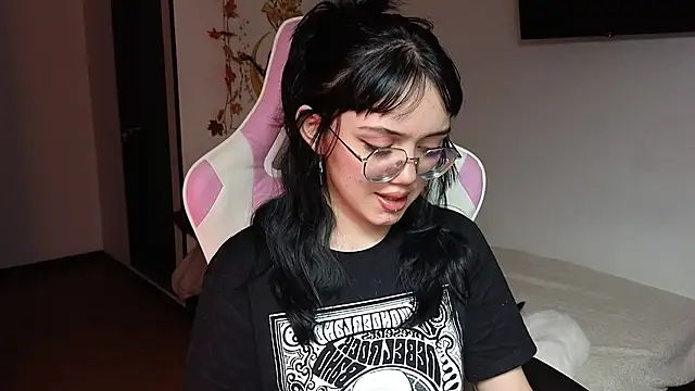 suzumi   online show from December 2024 04:42:01 PM