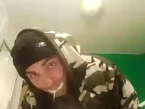 Snapshot of DrbigdickUK chatting on December 2024 10:44:02 PM DrbigdickUK online show from December 2024 10:44:02 PM