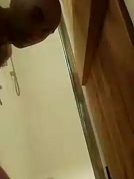 Snapshot of DrbigdickUK chatting on December 2024 06:05:01 PM DrbigdickUK online show from December 2024 06:05:01 PM