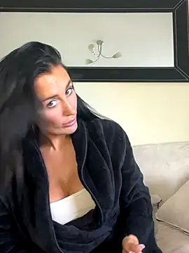 UKSYDNEYFOX online show from September 2025 01:35:02 PM