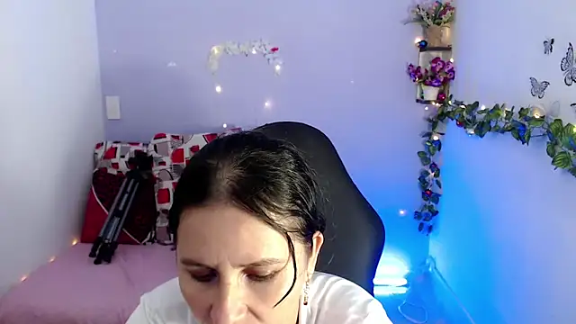 victoria jones online show from January 2025 06:33:02 PM