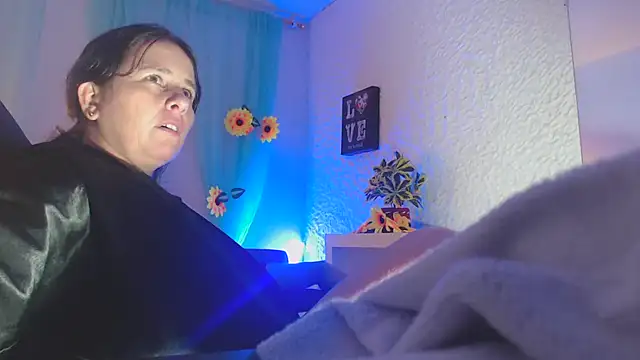 victoria jones online show from March 2025 07:43:02 PM