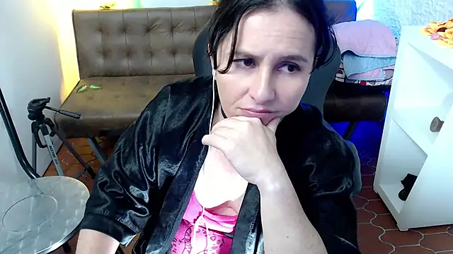 victoria jones online show from March 2025 04:35:02 PM