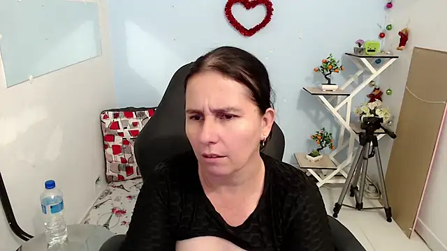 victoria jones online show from November 2025 01:32:02 PM