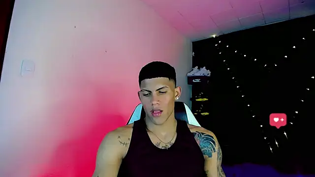 Snapshot of Damian_latinxxx chatting on December 2024 09:08:02 AM Damian latinxxx online show from December 2024 09:08:02 AM