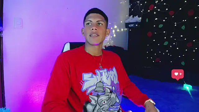 Snapshot of Damian_latinxxx chatting on December 2024 06:24:02 AM Damian latinxxx online show from December 2024 06:24:02 AM