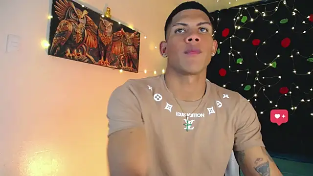 Snapshot of Damian_latinxxx chatting on December 2024 03:03:01 AM Damian latinxxx online show from December 2024 03:03:01 AM