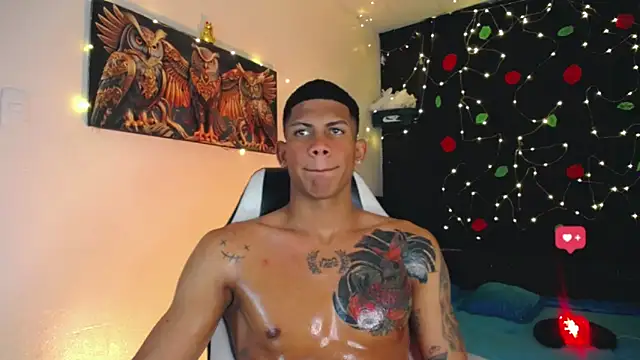 Snapshot of Damian_latinxxx chatting on December 2024 06:08:02 AM Damian latinxxx online show from December 2024 06:08:02 AM