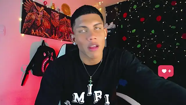 Snapshot of Damian_latinxxx chatting on December 2024 02:54:02 AM Damian latinxxx online show from December 2024 02:54:02 AM