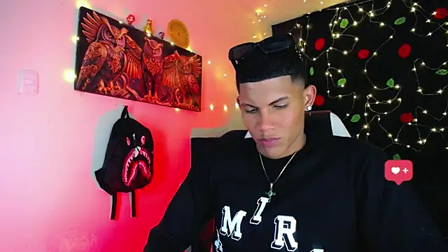 Snapshot of Damian_latinxxx chatting on December 2024 06:00:02 AM Damian latinxxx online show from December 2024 06:00:02 AM