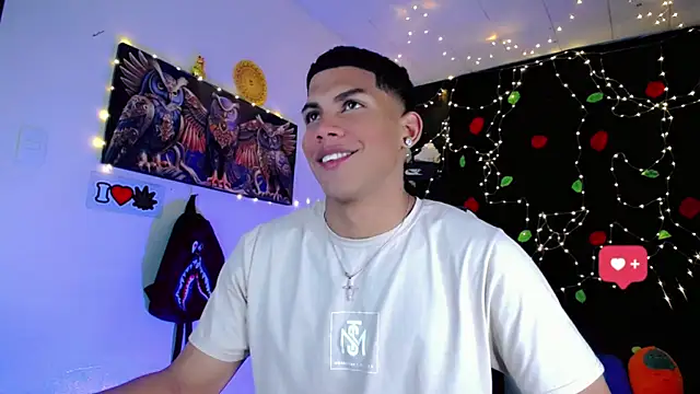 Snapshot of Damian_latinxxx chatting on January 2025 03:03:02 AM Damian latinxxx online show from January 2025 03:03:02 AM