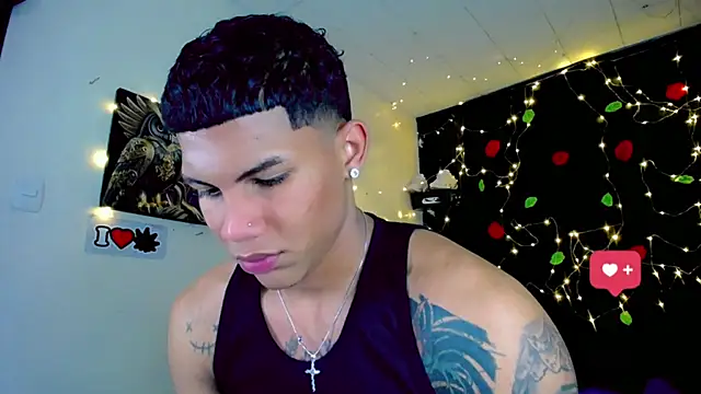 Snapshot of Damian_latinxxx chatting on January 2025 11:21:02 AM Damian latinxxx online show from January 2025 11:21:02 AM