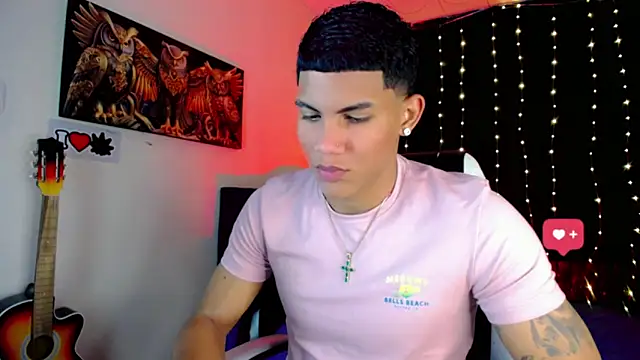 Snapshot of Damian_latinxxx chatting on January 2025 03:39:01 AM Damian latinxxx online show from January 2025 03:39:01 AM