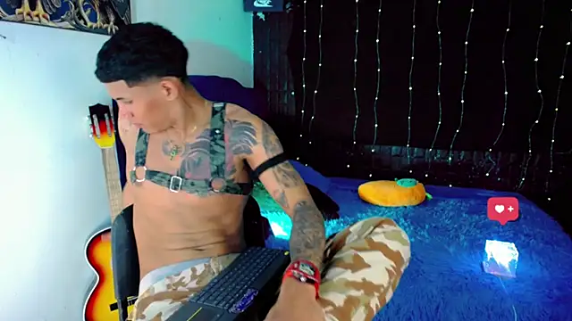 Snapshot of Damian_latinxxx chatting on January 2025 06:49:02 AM Damian latinxxx online show from January 2025 06:49:02 AM