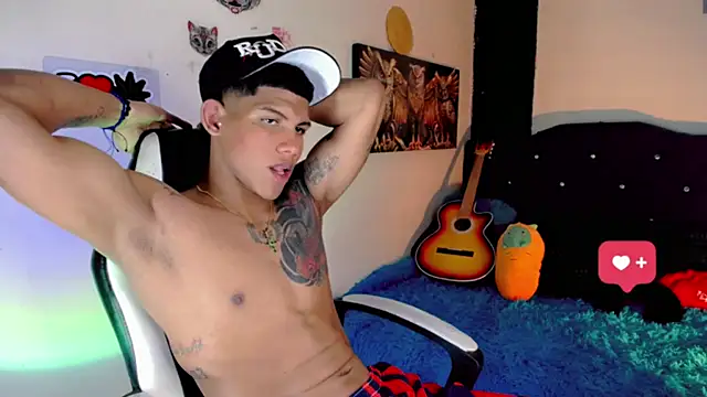 Snapshot of Damian_latinxxx chatting on January 2025 08:20:01 AM Damian latinxxx online show from January 2025 08:20:01 AM