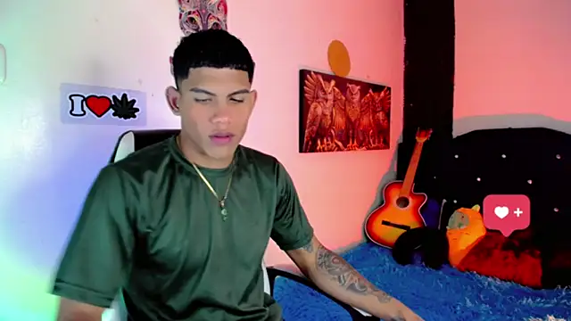 Snapshot of Damian_latinxxx chatting on January 2025 03:02:01 AM Damian latinxxx online show from January 2025 03:02:01 AM
