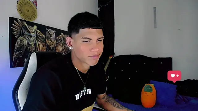 Snapshot of Damian_latinxxx chatting on January 2025 06:04:01 AM Damian latinxxx online show from January 2025 06:04:01 AM