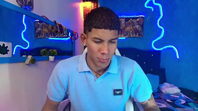 Snapshot of Damian_latinxxx chatting on January 2025 02:32:01 AM Damian latinxxx online show from January 2025 02:32:01 AM