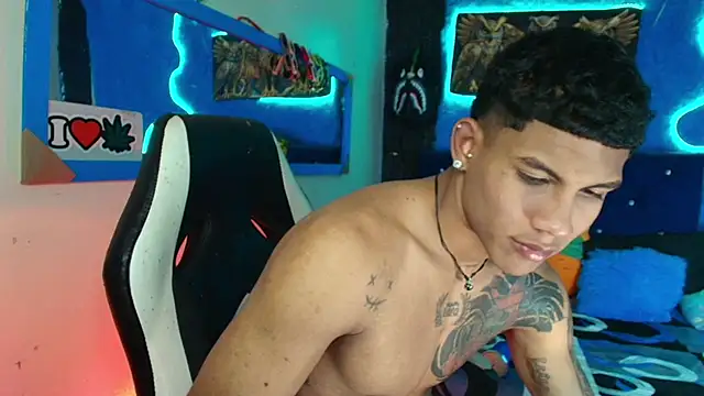 Snapshot of Damian_latinxxx chatting on January 2025 08:36:01 AM Damian latinxxx online show from January 2025 08:36:01 AM