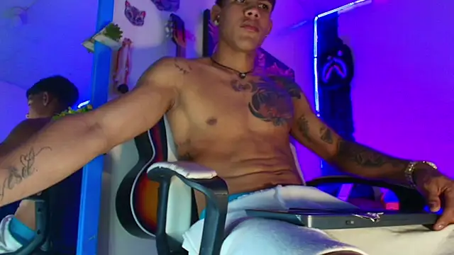 Snapshot of Damian_latinxxx chatting on January 2025 06:13:02 AM Damian latinxxx online show from January 2025 06:13:02 AM