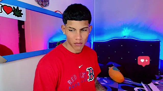 Snapshot of Damian_latinxxx chatting on February 2025 05:42:01 AM Damian latinxxx online show from February 2025 05:42:01 AM