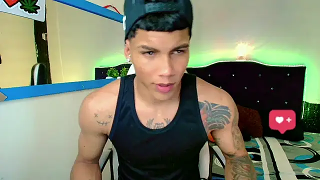 Snapshot of Damian_latinxxx chatting on February 2025 01:04:02 AM Damian latinxxx online show from February 2025 01:04:02 AM