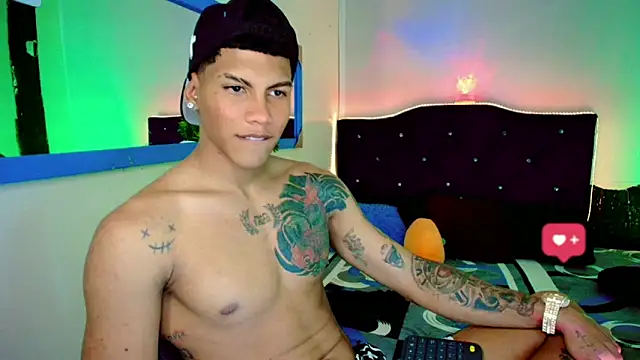 Snapshot of Damian_latinxxx chatting on February 2025 07:07:02 AM Damian latinxxx online show from February 2025 07:07:02 AM