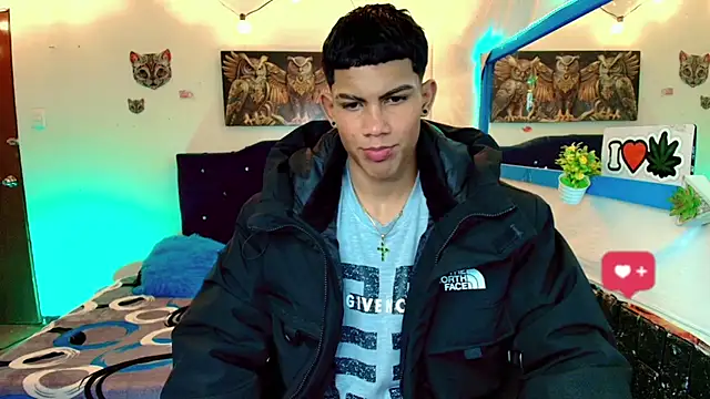 Snapshot of Damian_latinxxx chatting on February 2025 02:19:01 AM Damian latinxxx online show from February 2025 02:19:01 AM