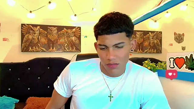 Snapshot of Damian_latinxxx chatting on February 2025 05:20:02 AM Damian latinxxx online show from February 2025 05:20:02 AM