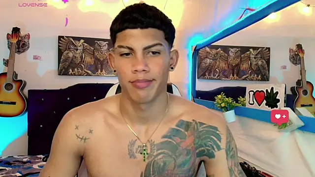 Snapshot of Damian_latinxxx chatting on February 2025 08:42:02 PM Damian latinxxx online show from February 2025 08:42:02 PM