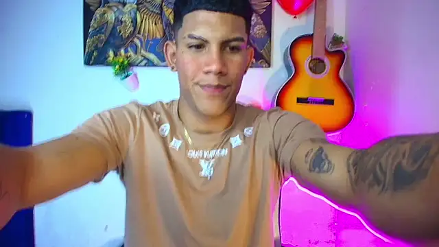 Snapshot of Damian_latinxxx chatting on February 2025 06:12:02 AM Damian latinxxx online show from February 2025 06:12:02 AM