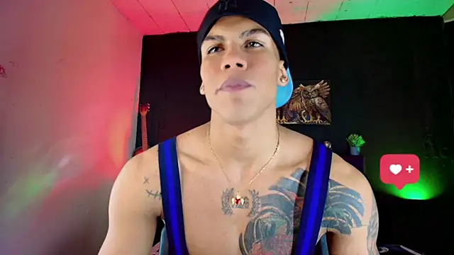 Snapshot of Damian_latinxxx chatting on February 2025 06:04:01 AM Damian latinxxx online show from February 2025 06:04:01 AM