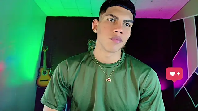 Snapshot of Damian_latinxxx chatting on February 2025 02:53:01 AM Damian latinxxx online show from February 2025 02:53:01 AM