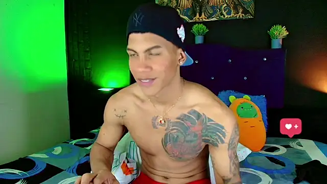 Snapshot of Damian_latinxxx chatting on February 2025 09:15:02 AM Damian latinxxx online show from February 2025 09:15:02 AM
