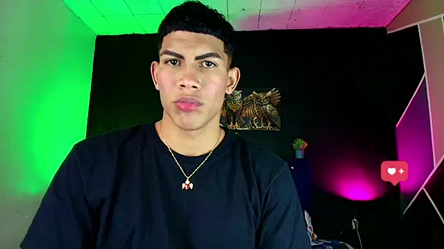 Snapshot of Damian_latinxxx chatting on March 2025 02:41:01 AM Damian latinxxx online show from March 2025 02:41:01 AM