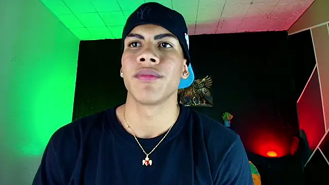 Snapshot of Damian_latinxxx chatting on March 2025 05:44:01 AM Damian latinxxx online show from March 2025 05:44:01 AM
